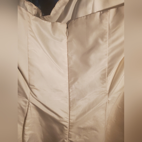 VINTAGE Stunning white Marciano dress with flower perfect condition size Large - Picture 4 of 6